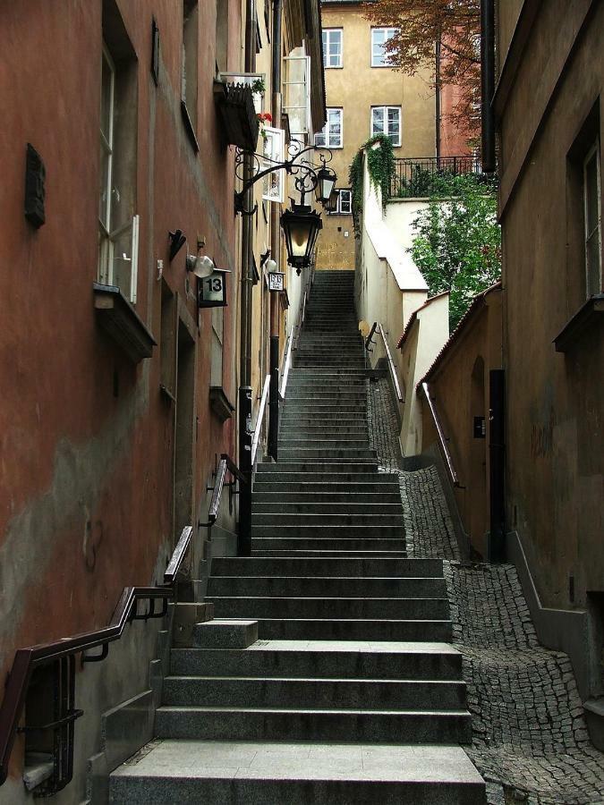 Europa22 Centrum: Old Town Warsaw Apartment in Historic Building Exterior photo